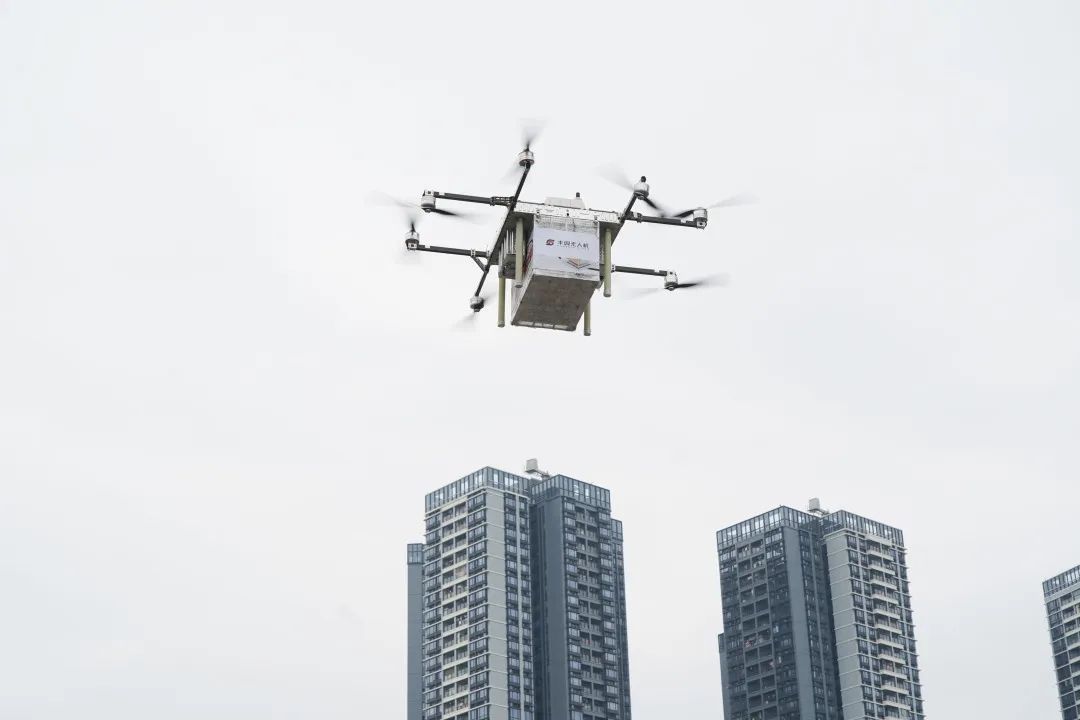 豐翼無(wú)人機(jī)成功首飛深圳市首條黃金珠寶低空運(yùn)輸航線！