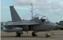 震撼！殲-20、“紅鷹”開展飛行訓(xùn)練